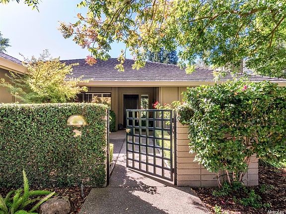 2nd image of 11461 Huntington Village Ln