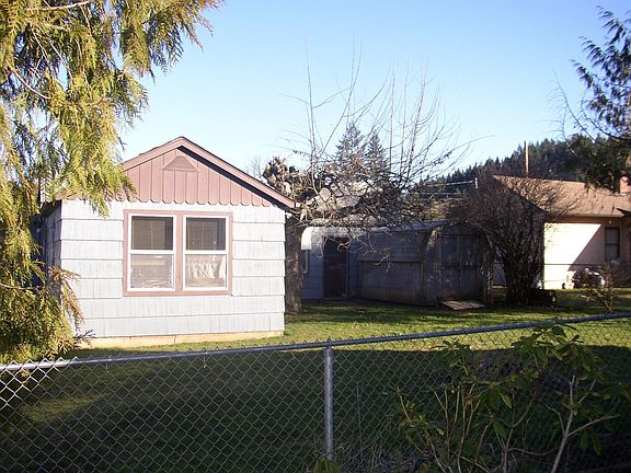 Large Fenced Yard
