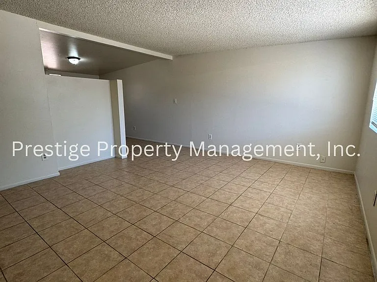 2302-2312 N Ralph Ave — Photo 7