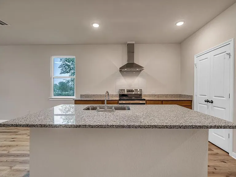 317 W Martin Luther King Dr — Photo 8