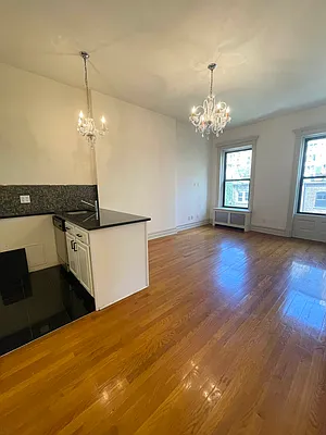 Rented by Oxford Property Group | media 10