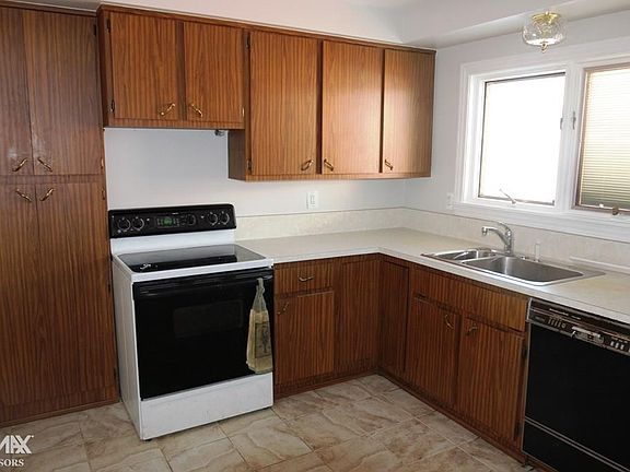 3rd image of 22942 Playview St