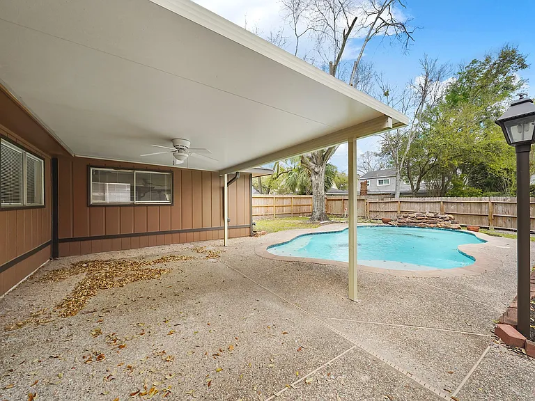 14202 Piping Rock Ln — Photo 15