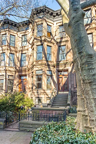 555 3rd St #2 Photo 1