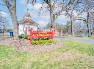 30 Halifax Ct APT B, Springfield, MA 01108