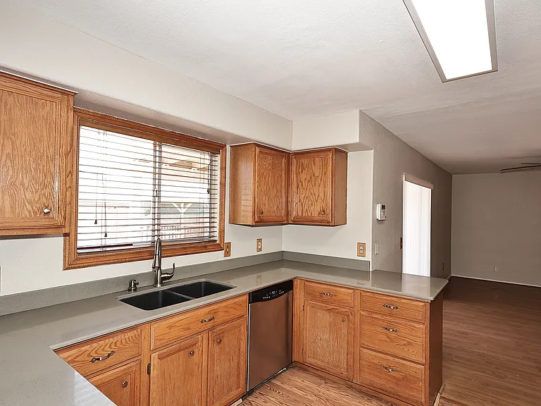 8935 W Windsor Ave — Photo 12