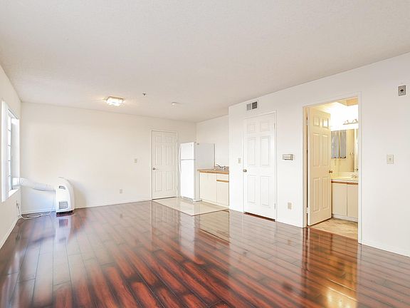 5th image of 147 W Acacia Ave APT 113