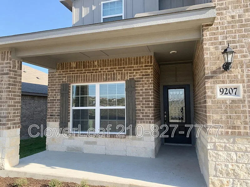 5 bed, 2.5 bath, 2543 sqft, $2,297 — Photo 4