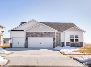 915 Spruce St, Waukee, IA 50263