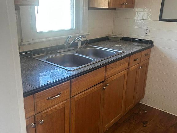 2nd image of 367 NW GARNETT Glen