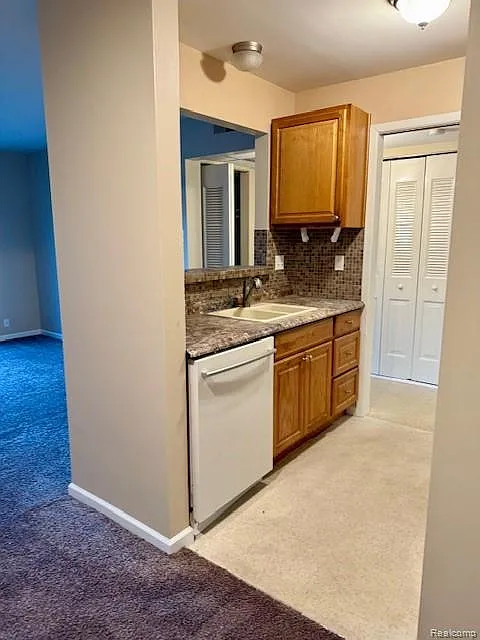 1 bed, 1.0 bath, 562 sqft, $1,100 — Photo 2