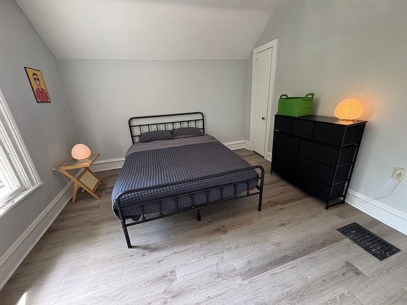 5th image of 405 Carrier St NE #2