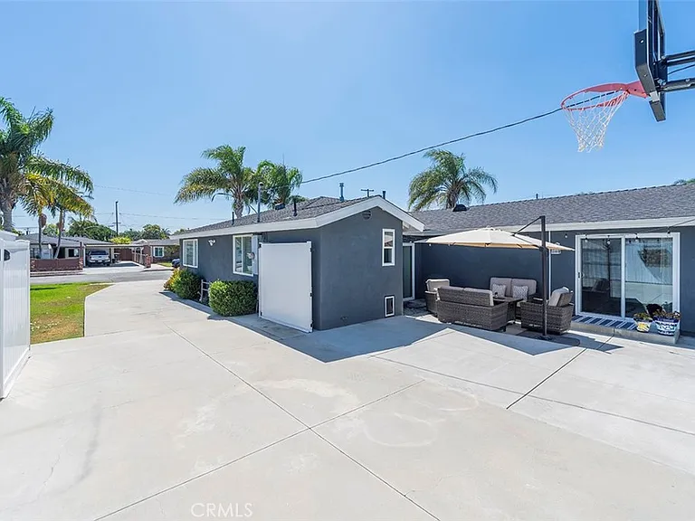 18417 Glenburn Ave — Photo 35
