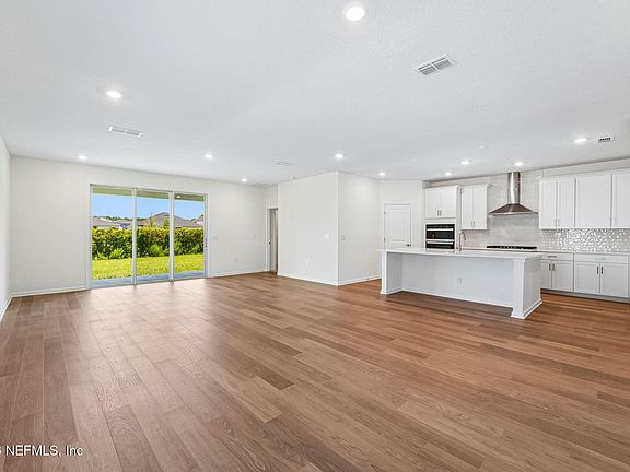 5th image of 346 SILVER HERON Way
