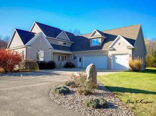 12200 Sandstone Dr, Wayland, MI 49348