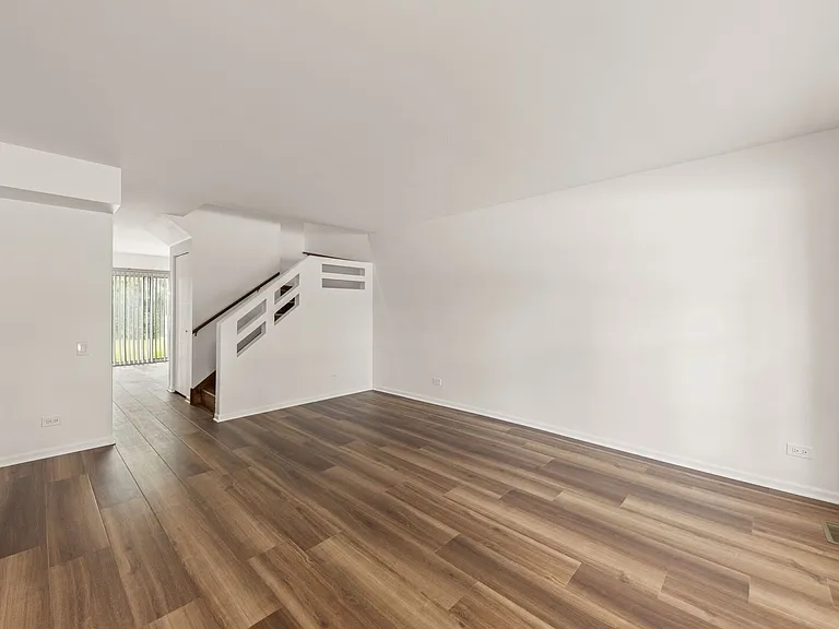 182 Half Moon Cir — Photo 2