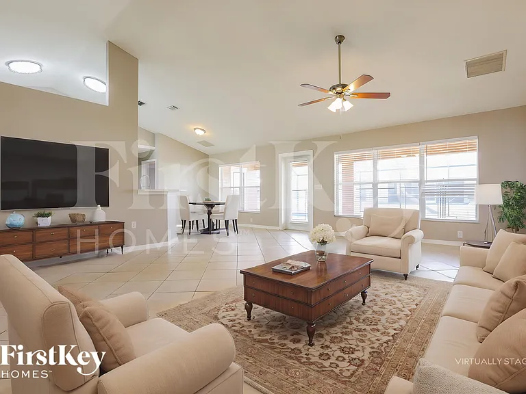 3811 Trenton Ln — Photo 3