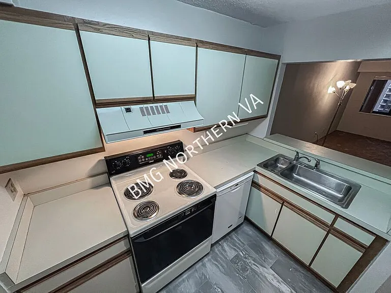 900 N Stafford St #1010 — Photo 6