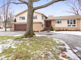 749 Apple Tree Ln, Glencoe, IL 60022