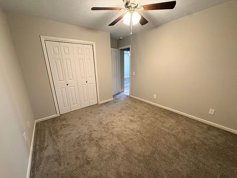 2213 Vine St — Photo 13