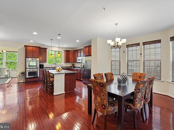 3rd image of 1628 Livingston Dr