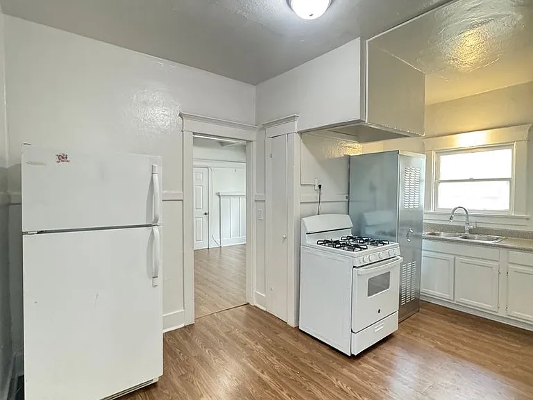 Vernon Ave - 458 — Photo 20