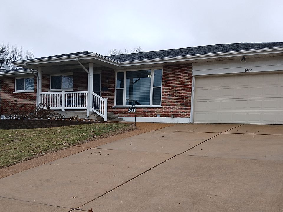 Front of House 2 car garage