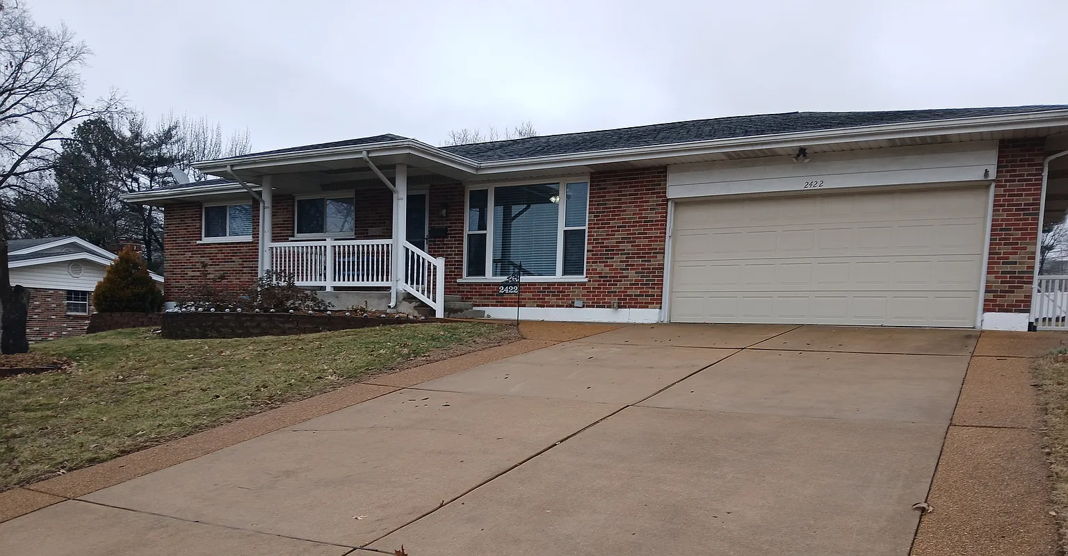 2422 Wembley Dr photo 1