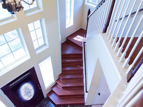 3rd image of 8410 Cambria Dr