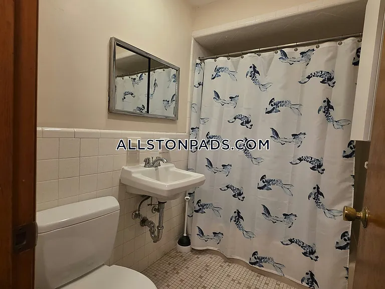 28 Brentwood St #7 — Photo 25