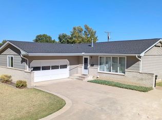 523 Aullwood Rd, Salina, KS 67401