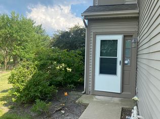 1041 Woodview Ct, Aurora, IL 60502