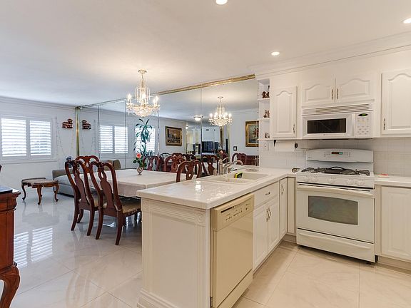 4th image of 4189 N Vineland Ave #105