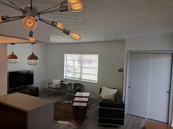 5th image of 850 NE 13th St APT 11