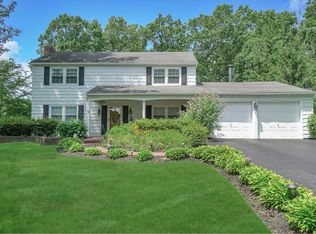 8 Shadetree Ln, Stony Brook, NY 11790