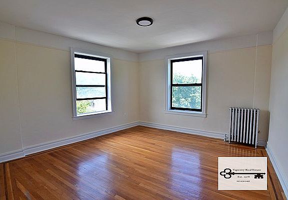 4th image of 7811 Kew Forest Ln #4C
