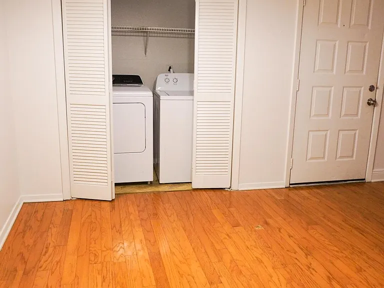 8539 Longwood View Ave — Photo 11