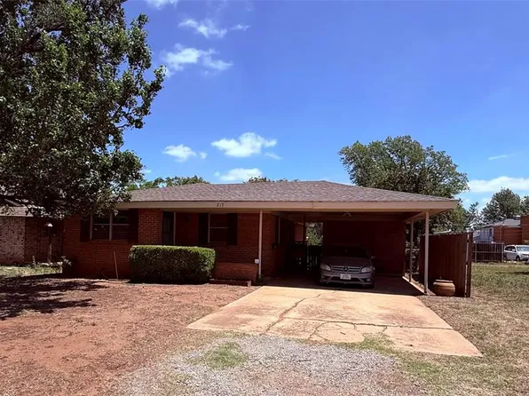 217 S 17th St, Clinton, OK 73601
