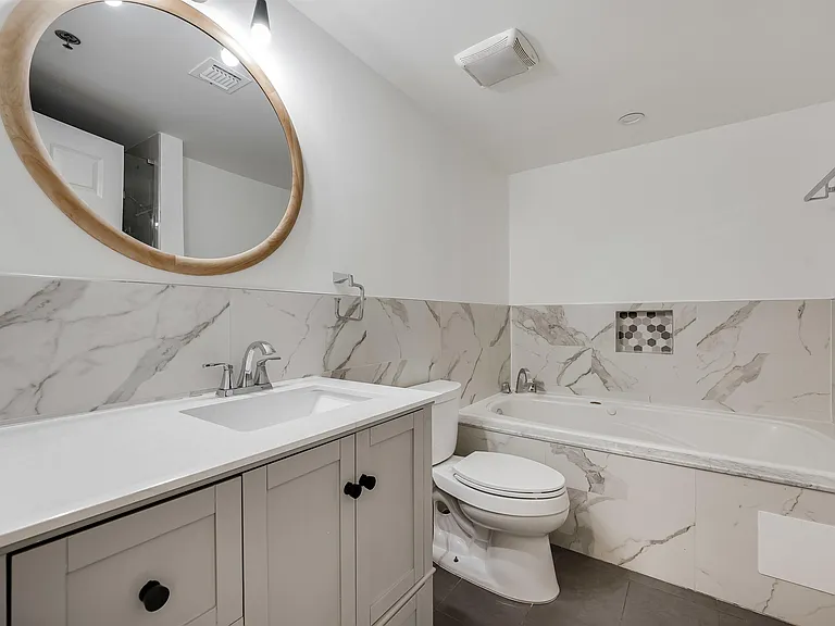 829 Washington St #5 — Photo 4
