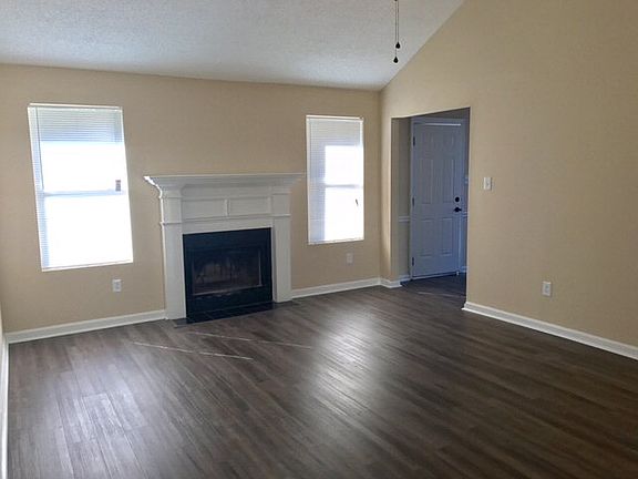 5th image of 3865 Crest Dr