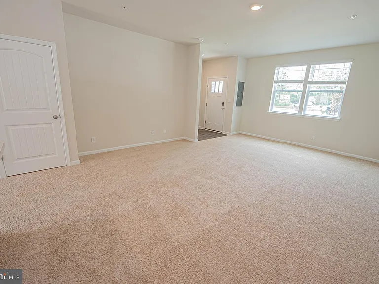 130 Willowtree Ln — Photo 18