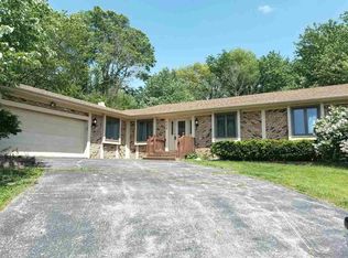 18 E Timberline Dr, Blue Grass, IA 52726