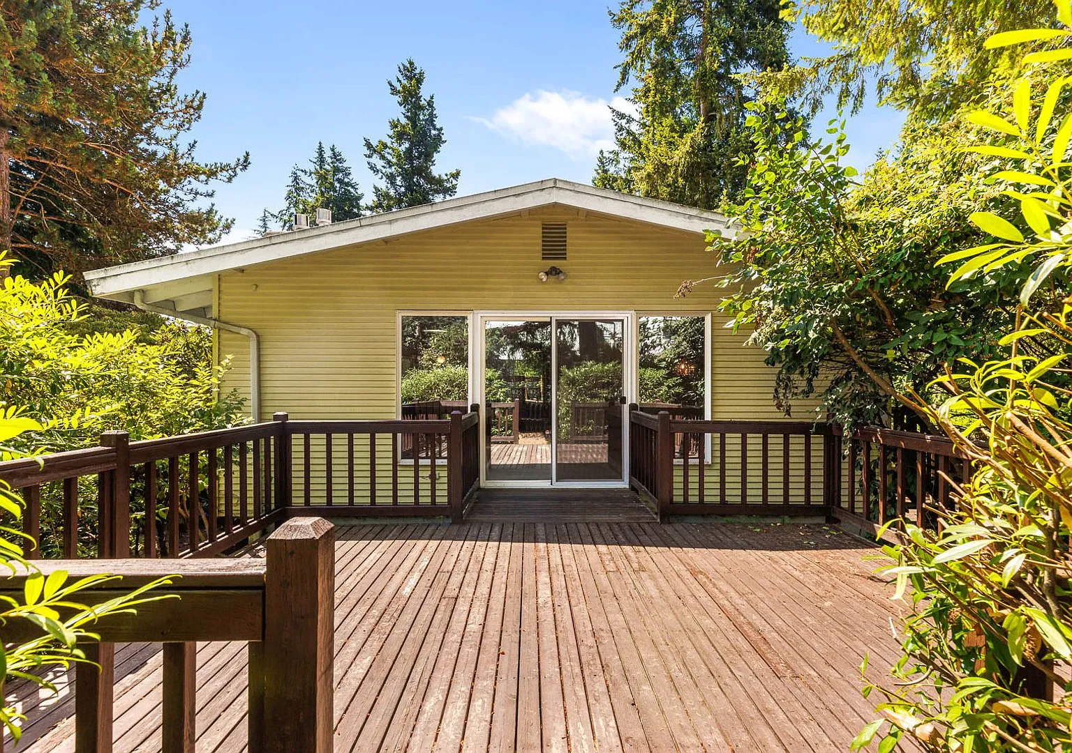 Spacious Redmond Split-Level with Dual Living Spaces — Photo 2