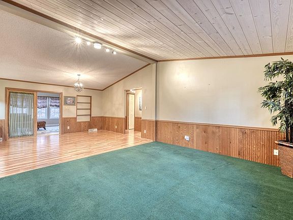 3rd image of 219 Rocky Cir