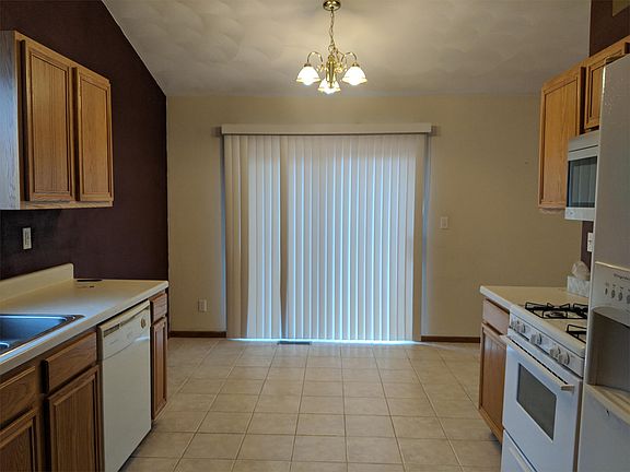 5th image of 3077 Hamlin Dr