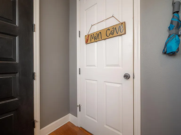 111 S Packwood Ave #C — Photo 26