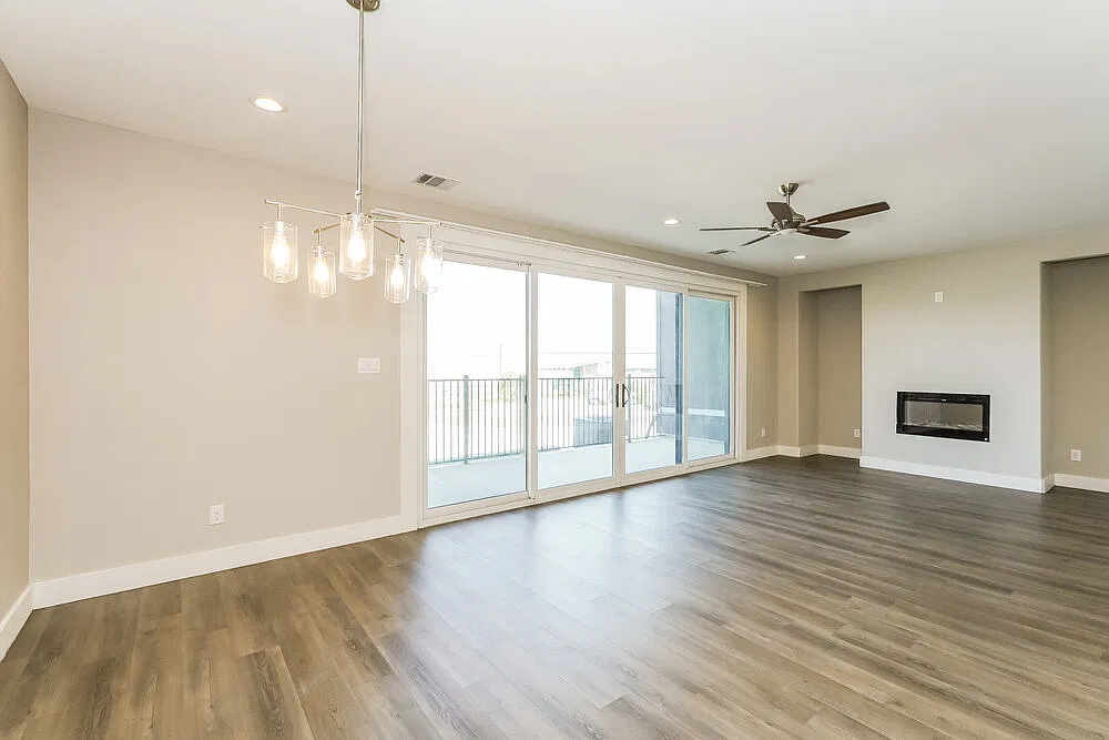 3 bed, 3.0 bath, 1946 sqft, $2,220 — Photo 4