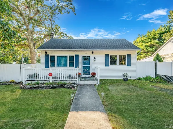 32 Pine Tree Drive, Shirley, NY 11967