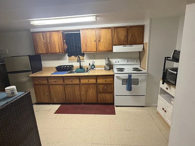 113 Hewitt St #1 — Photo 6