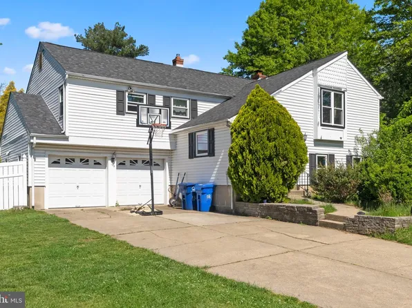112 Williamsburg Way, Mount Laurel, NJ 08054